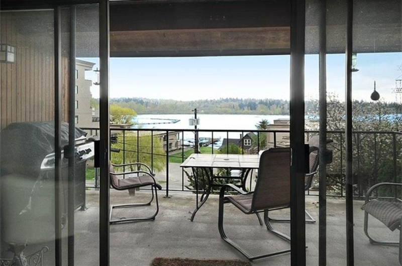 9032 Northeast Juanita Drive - Photo 3 of 10