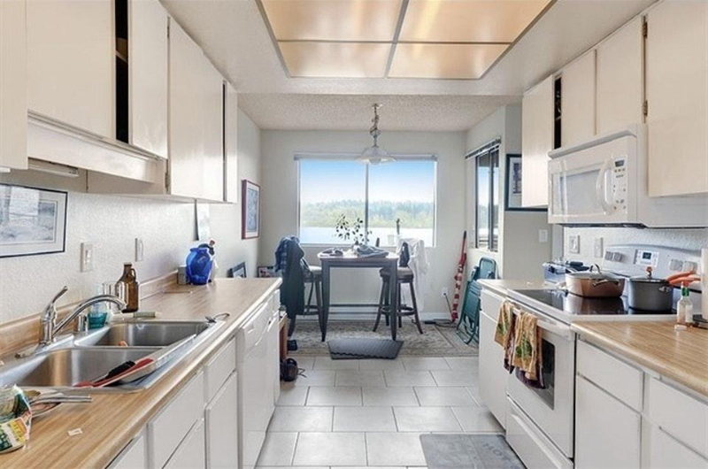 9032 Northeast Juanita Drive - Photo 5 of 10