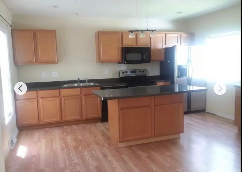 619 E Grove St - Photo 3 of 13