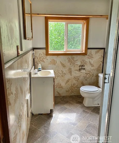 936 Virginia St - Photo 3 of 6