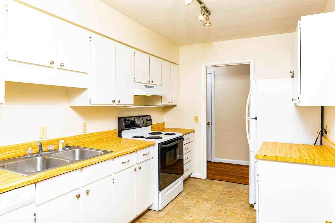 657 Montclair Dr #1 - Photo 5 of 28