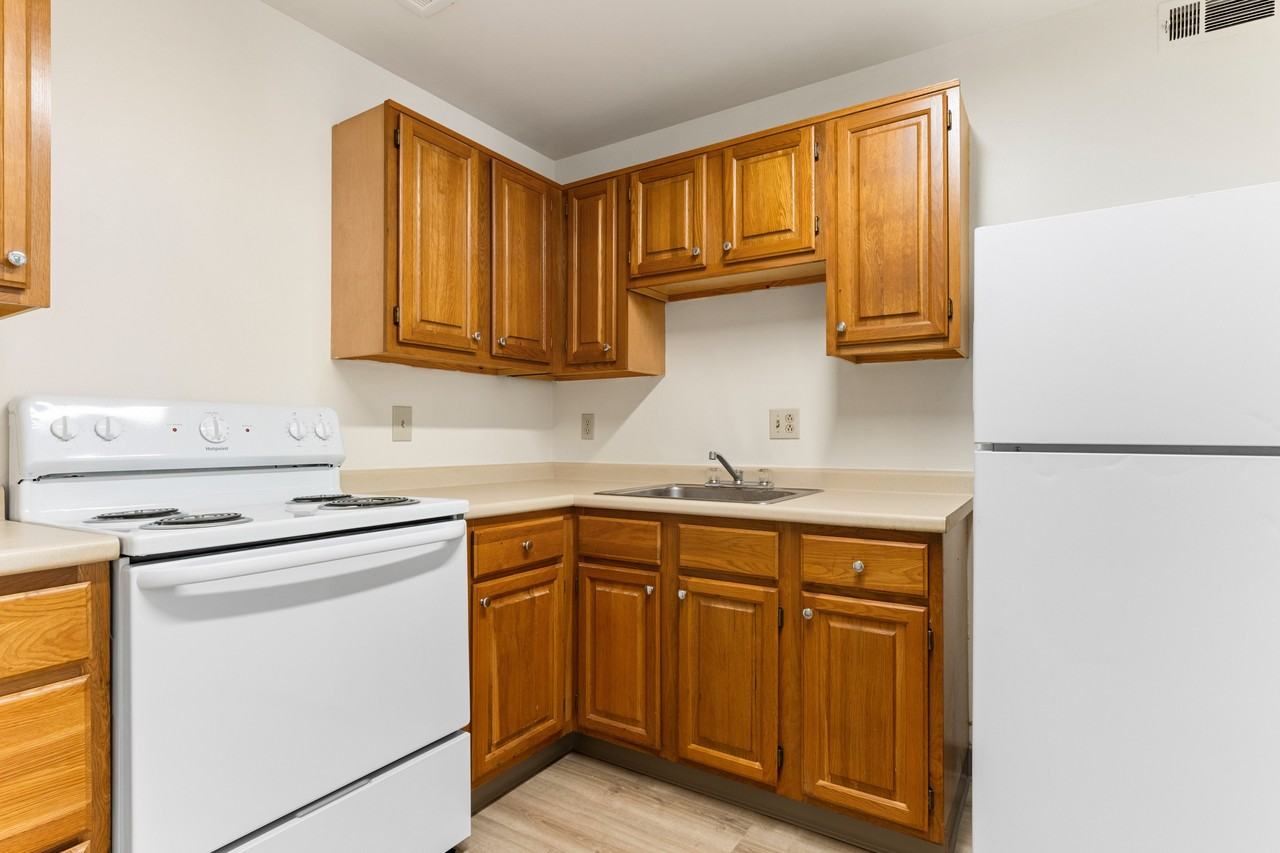 Huntingdon Village Apartments - Photo 2 of 12