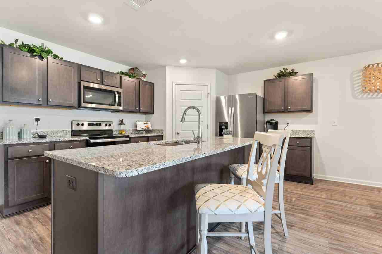 Emerald Lakes South - Photo 2 of 37