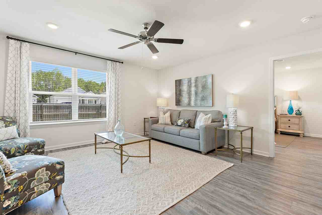 Emerald Lakes South - Photo 4 of 37