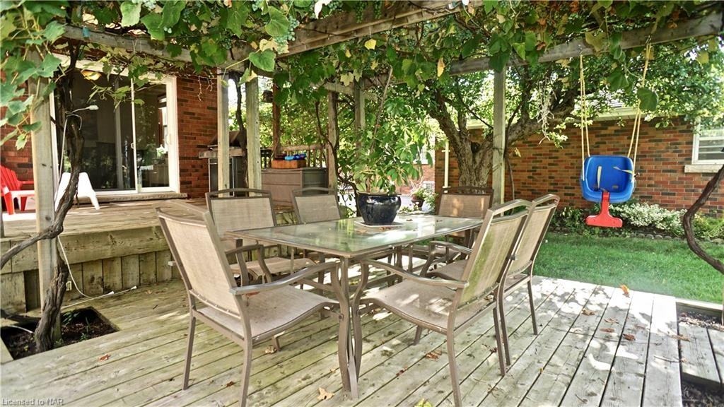 BRIGHT 3 BEDROOM APARTMENT IN WELLAND - Photo 3 of 15