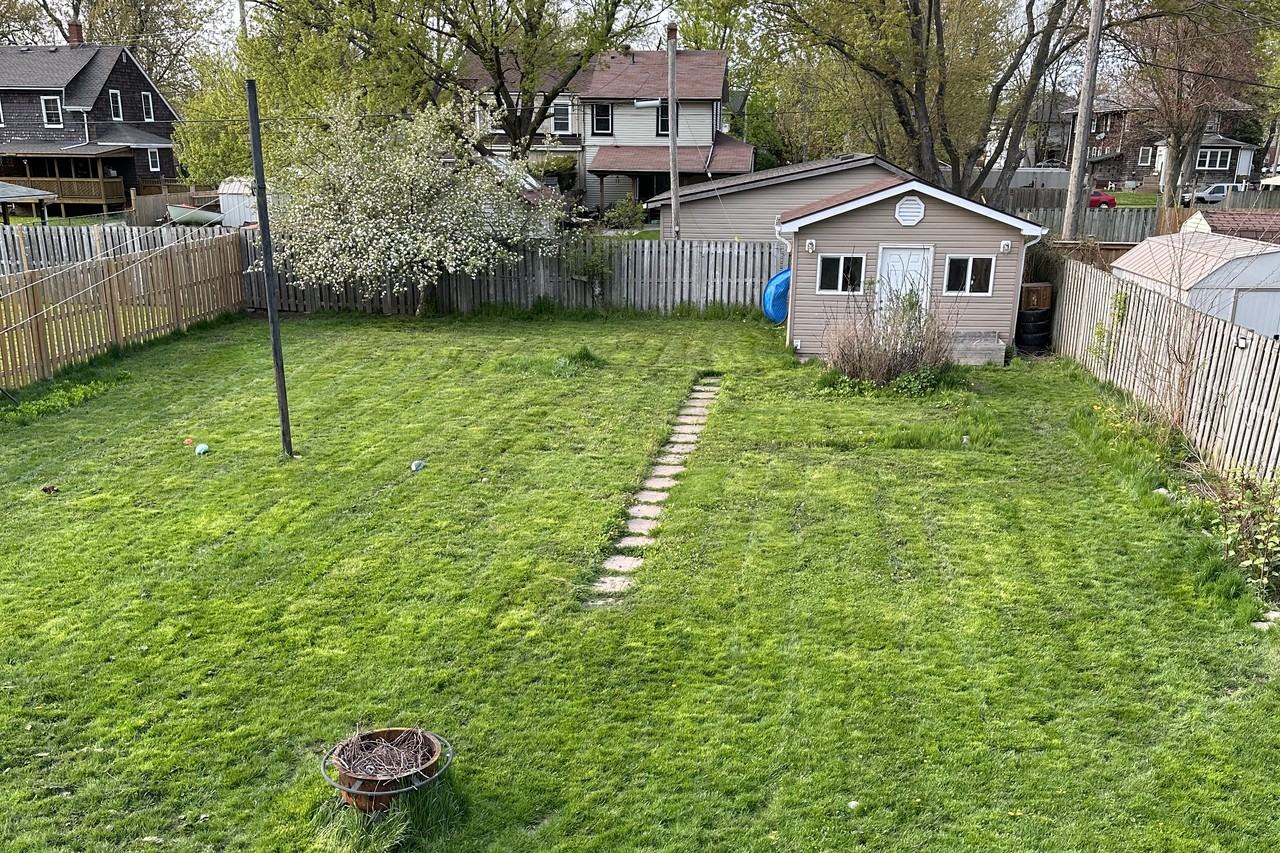 BRIGHT 3 BEDROOM APARTMENT IN WELLAND - Photo 2 of 15