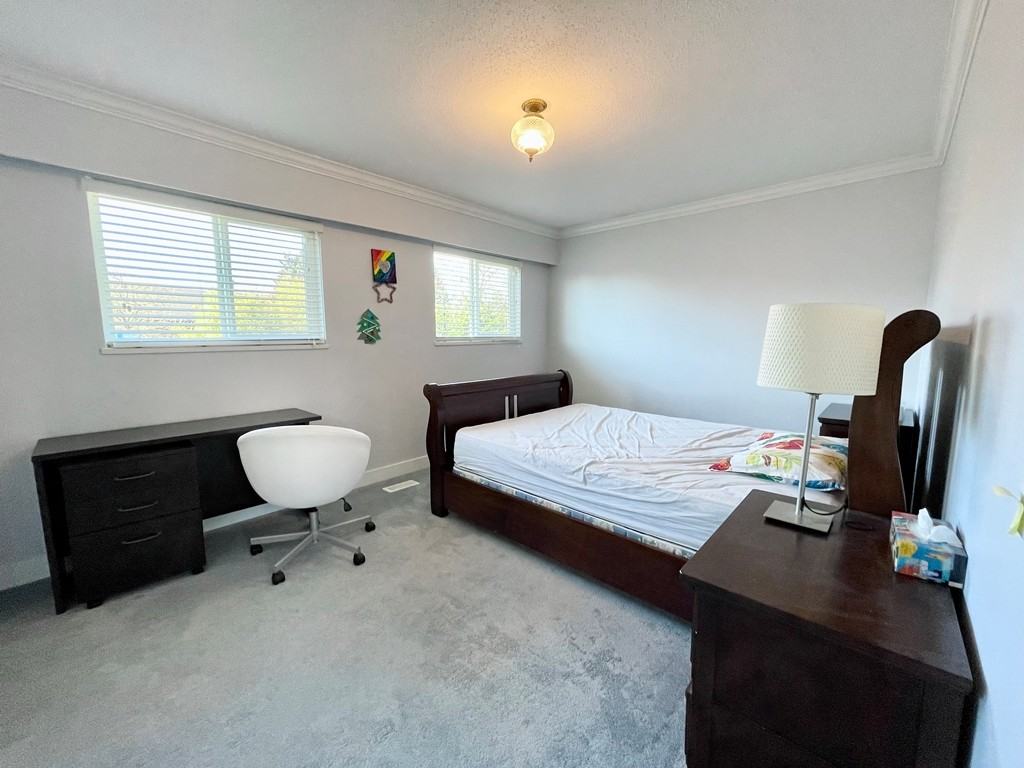 6151 Redfern Crescent - Photo 3 of 10