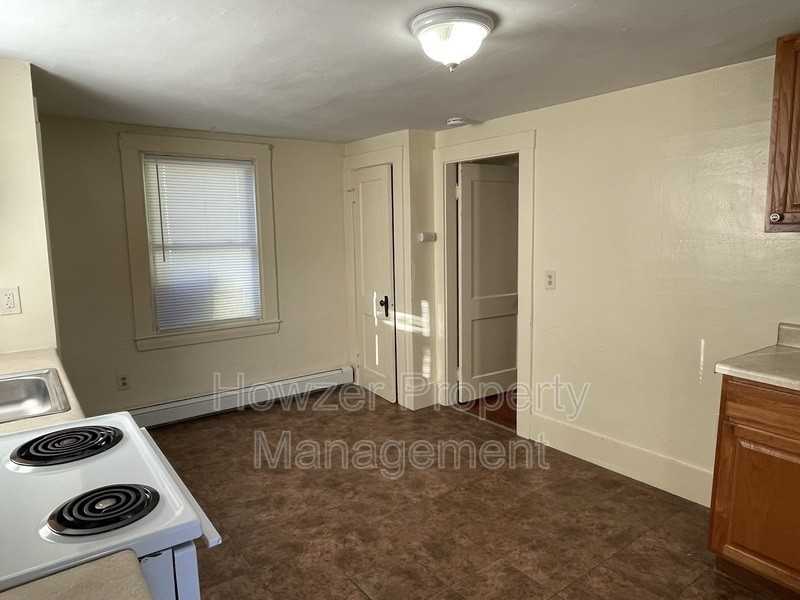 906 Sandwich Rd - Photo 2 of 10