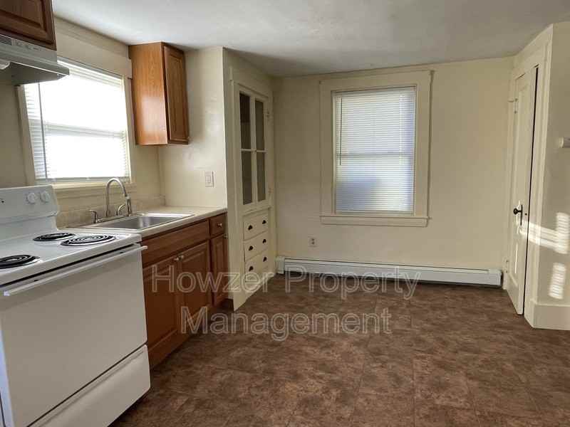 906 Sandwich Rd - Photo 3 of 10