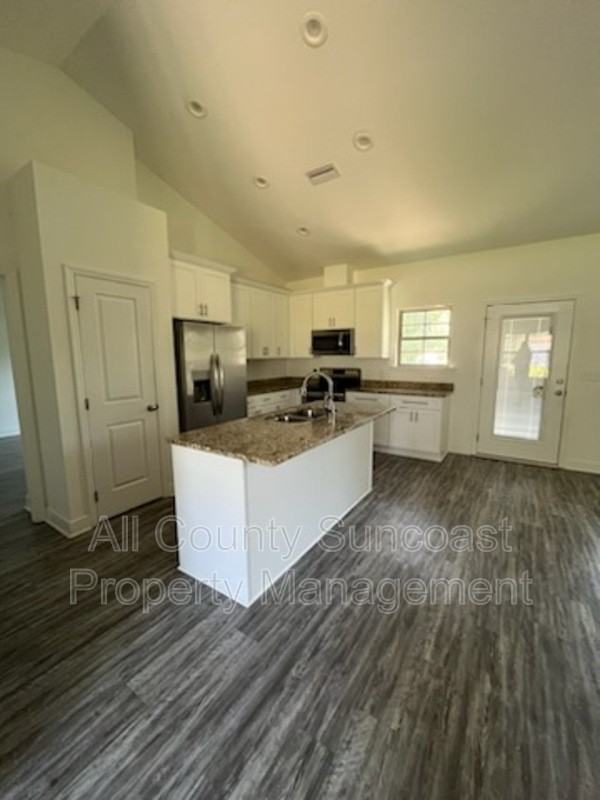 1605 Willow Rd - Photo 2 of 11