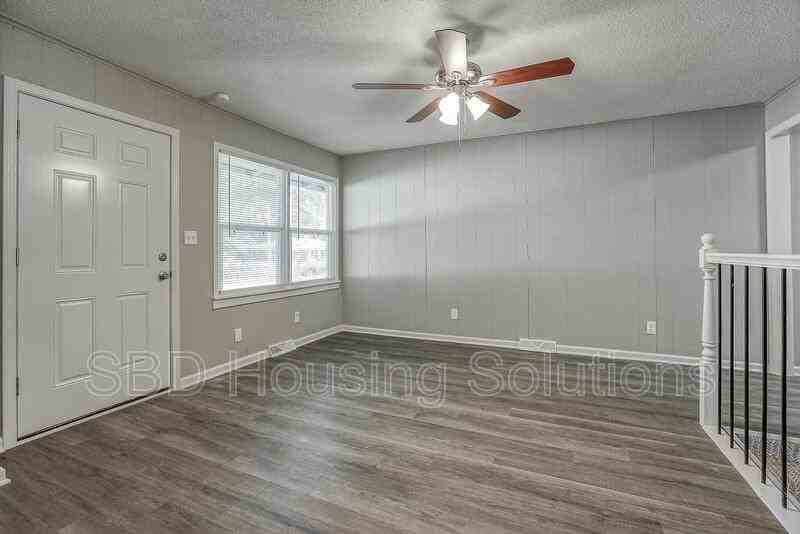1305 S Franklin Ave - Photo 3 of 10