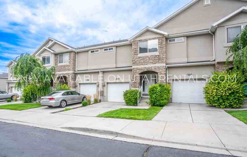 1256 Se - Photo 2 of 15