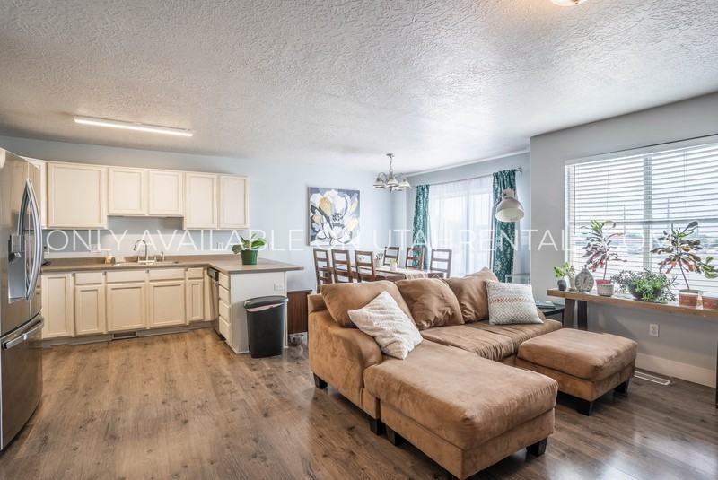 1256 Se - Photo 4 of 15