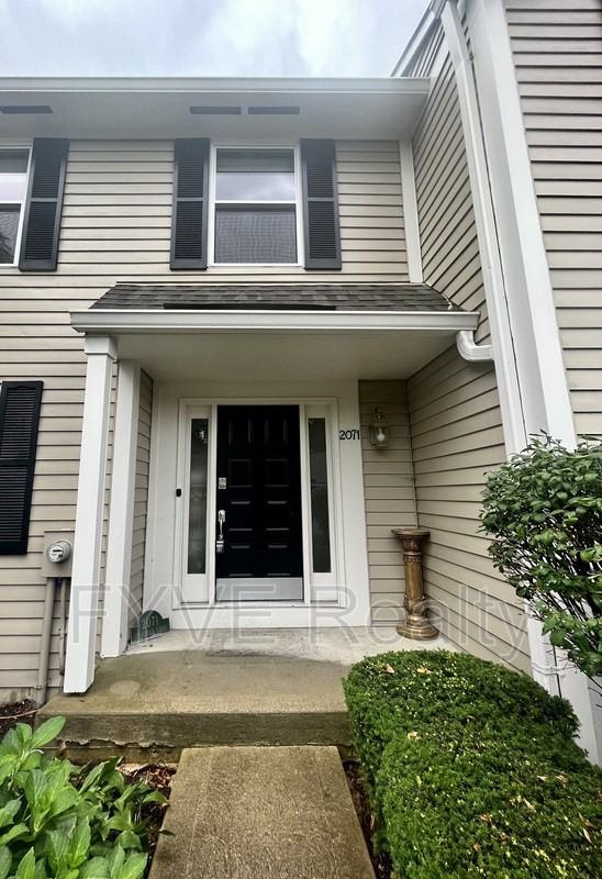 2071 Stratford Ct - Photo 2 of 43