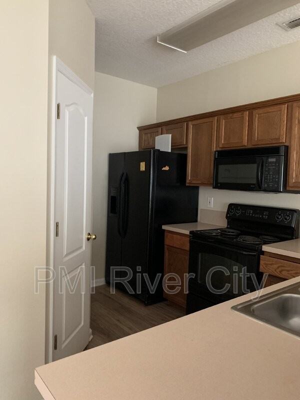 1605 Biscayne Bay Dr - Photo 3 of 11