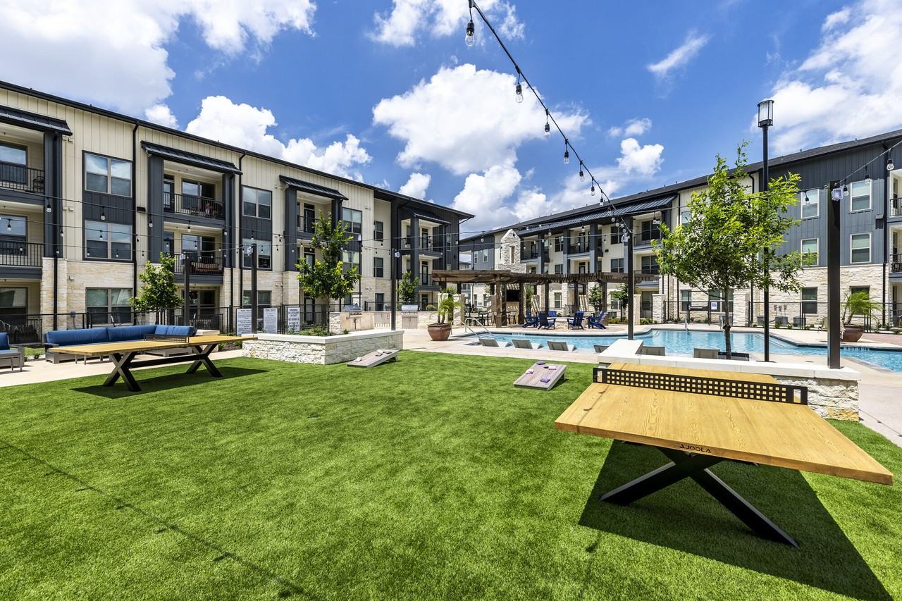 Caroline at Longhorn Quarry Apartments 5206 Wurzbach Pkwy, San