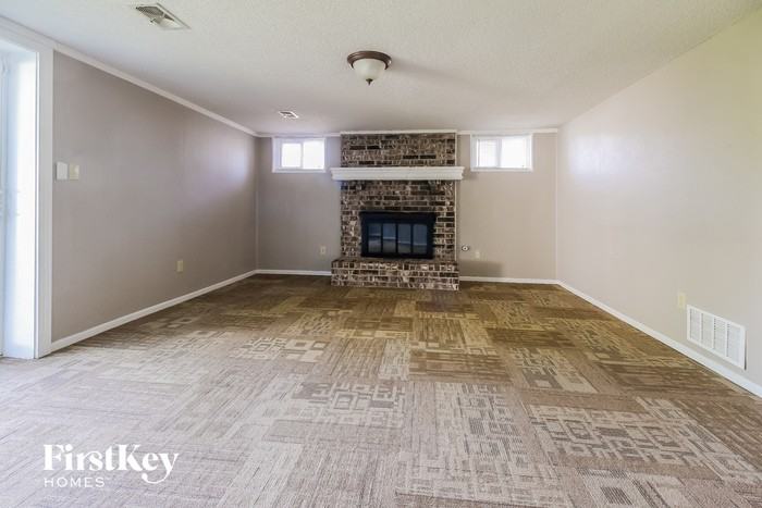 1501 N Millhaven Ct - Photo 3 of 15