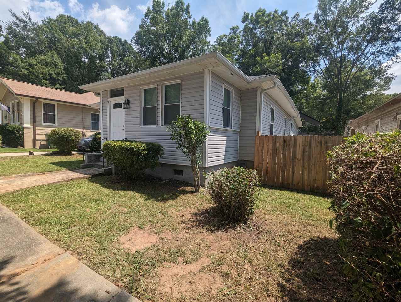 1028 Parsons St Sw #NA - Photo 2 of 19