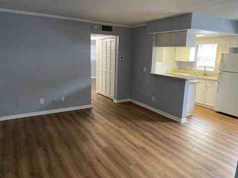 225 5th Ave Ne #4 - Photo 5 of 13