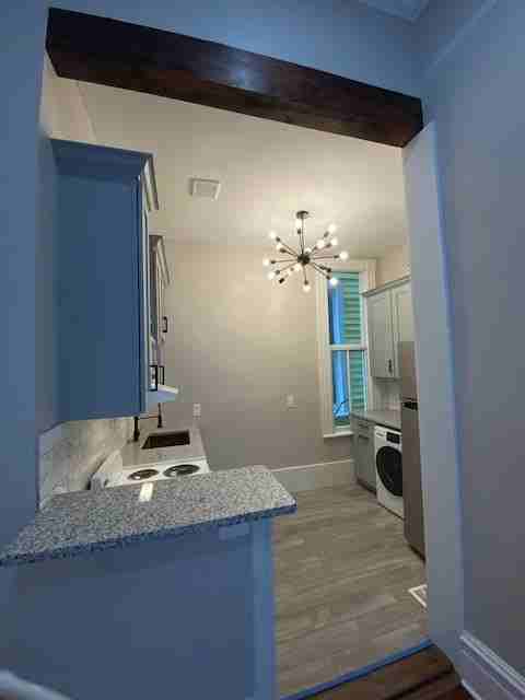 313 W Hall St #B - Photo 5 of 11