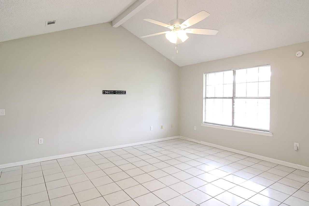1235 Pineridge Way #1 - Photo 4 of 22