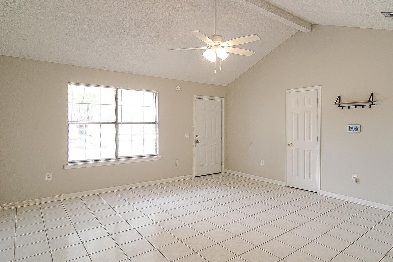 1235 Pineridge Way #1 - Photo 5 of 22