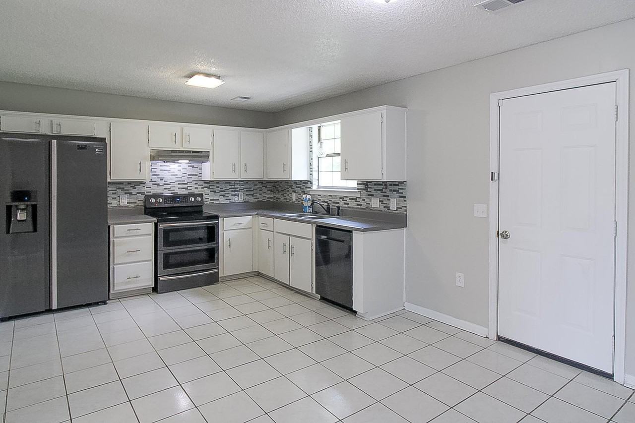 1235 Pineridge Way #1 - Photo 6 of 22
