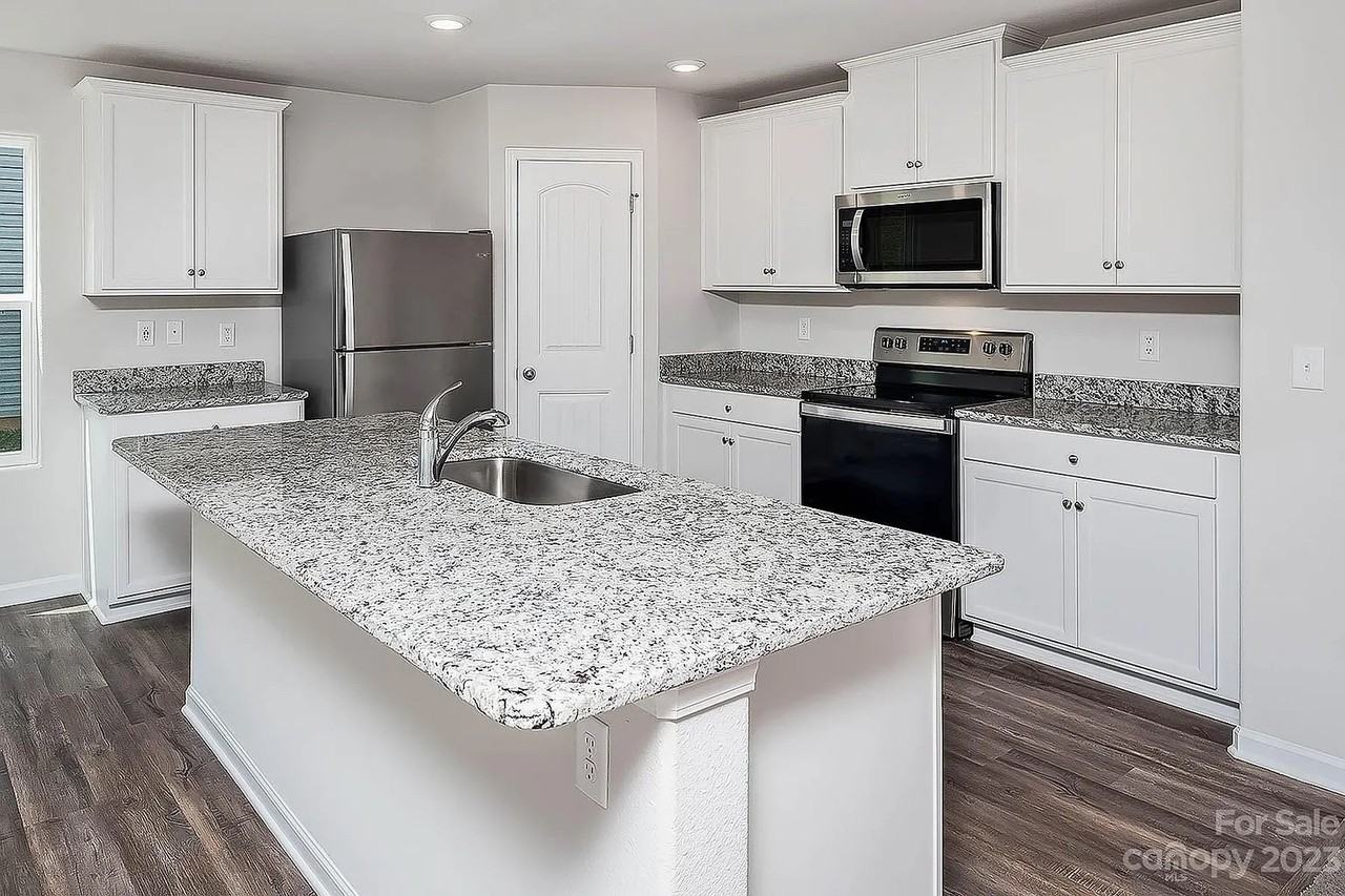 3006 Trailblazer St - Photo 7 of 21