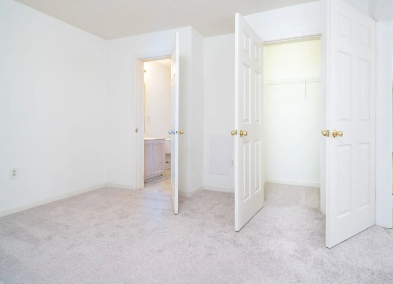 2010 Wolfmill Dr - Photo 7 of 10