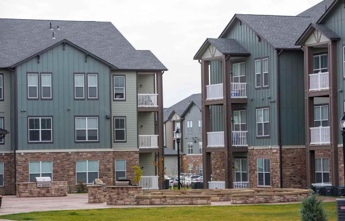 2004 Sierra Commons Rd - Photo 3 of 35