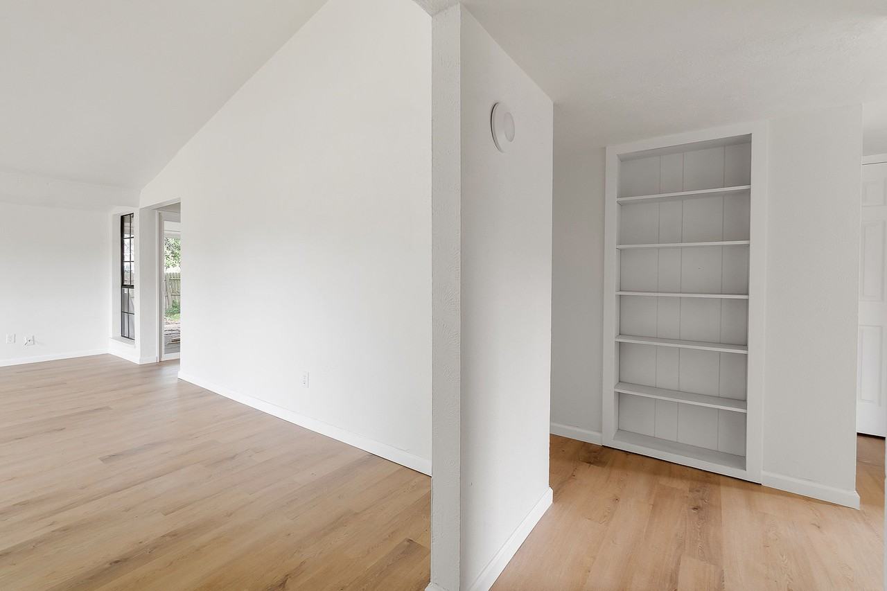 3402 Ridgemoor Drive - Photo 6 of 10