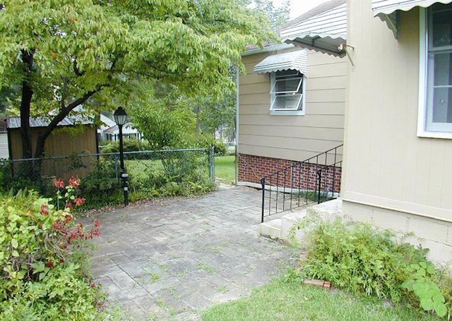 425 Rogers Ave - Photo 3 of 15