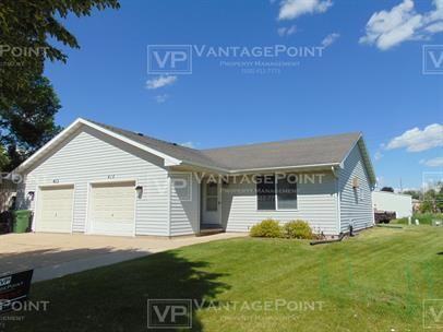 415 Arthur Ct - Photo 3 of 14