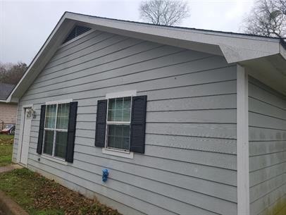 220 Scarborough Rd - Photo 2 of 10