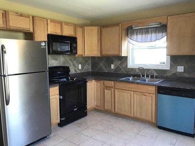 1771 Cherry Point Ct - Photo 3 of 6