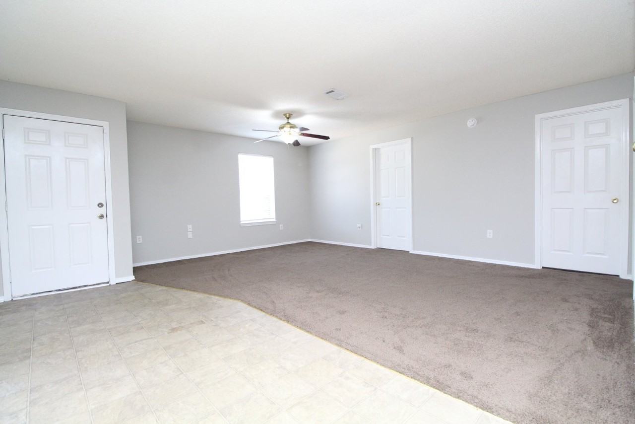 1919 N Q St - Photo 2 of 18