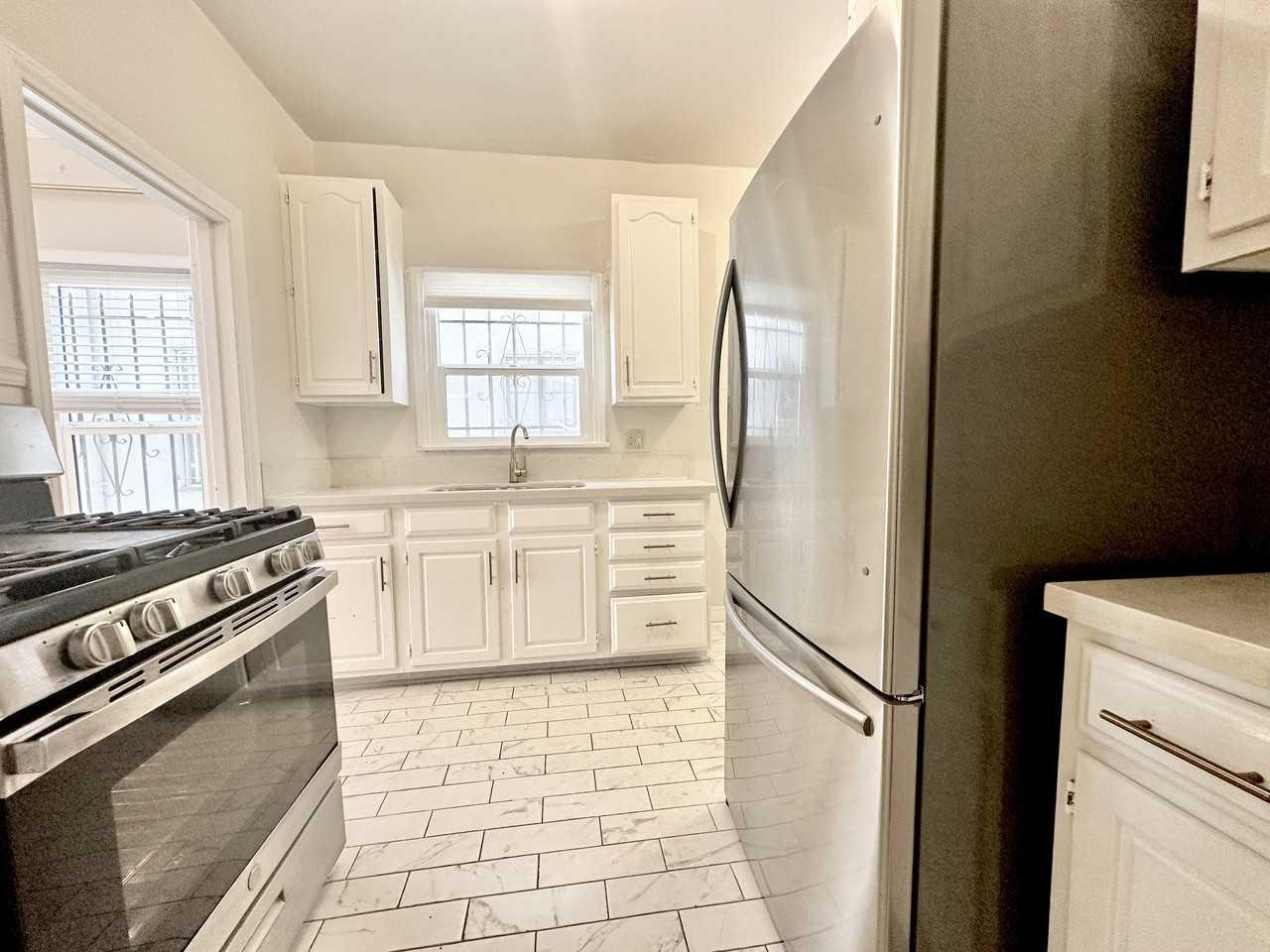 350 N Ogden Dr - Photo 3 of 10