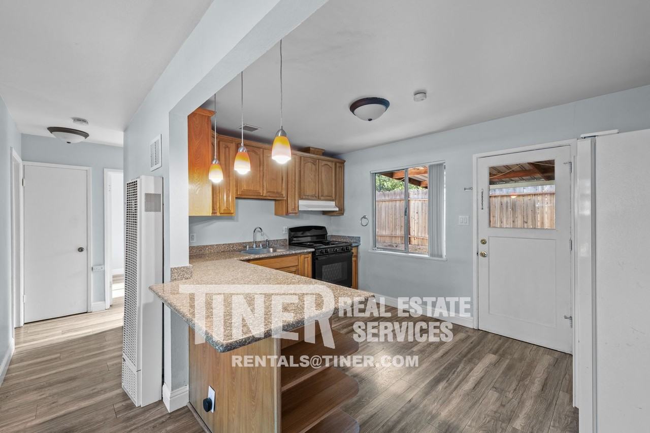 7849 Winding Way - Photo 3 of 26