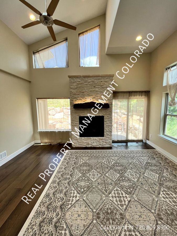 5637 Majestic Dr - Photo 2 of 19
