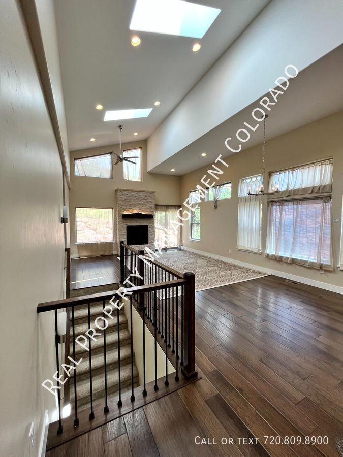 5637 Majestic Dr - Photo 3 of 19