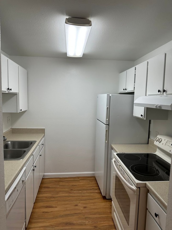 1785 Zebulon Dr. - Photo 2 of 13