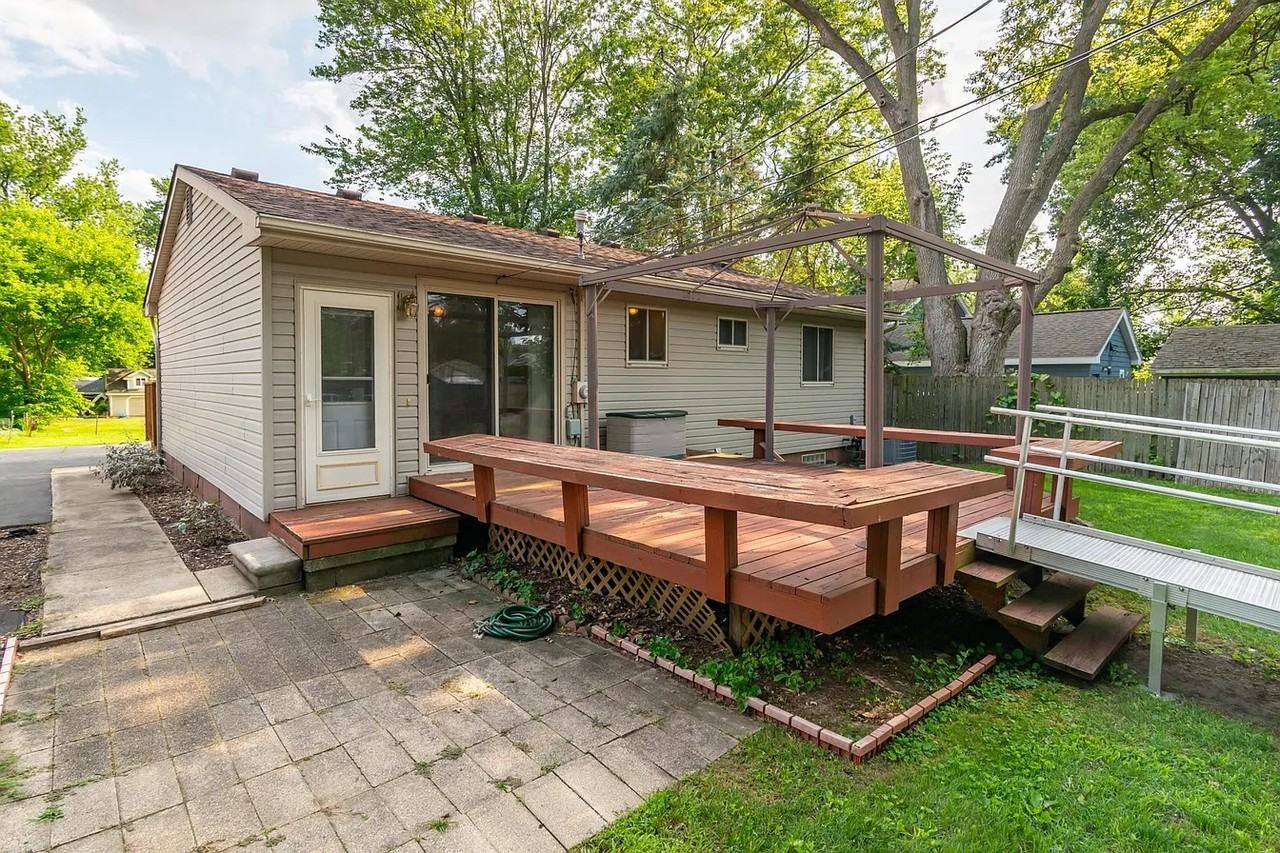 150 Bobolink Ave #NA - Photo 3 of 19
