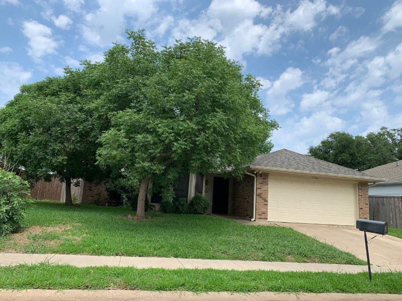 1304 Wildflower Ct - Photo 2 of 18