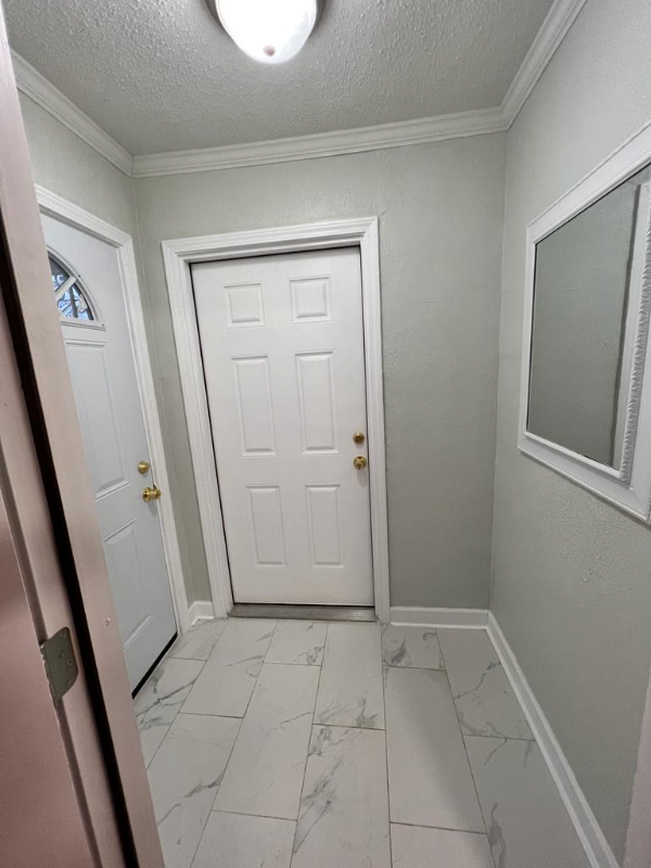 2426 Lamar Cir - Photo 6 of 13