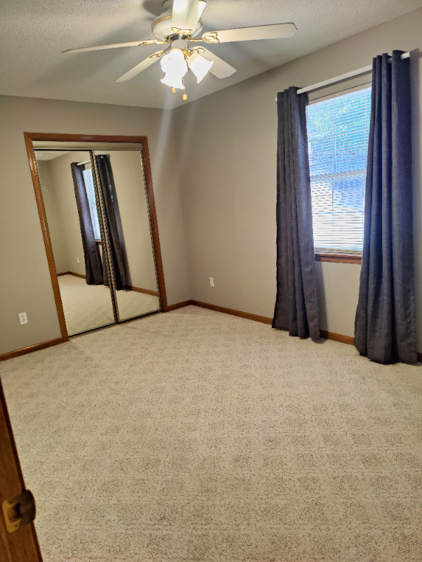 1354 Nw Jefferson Ct - Photo 3 of 19