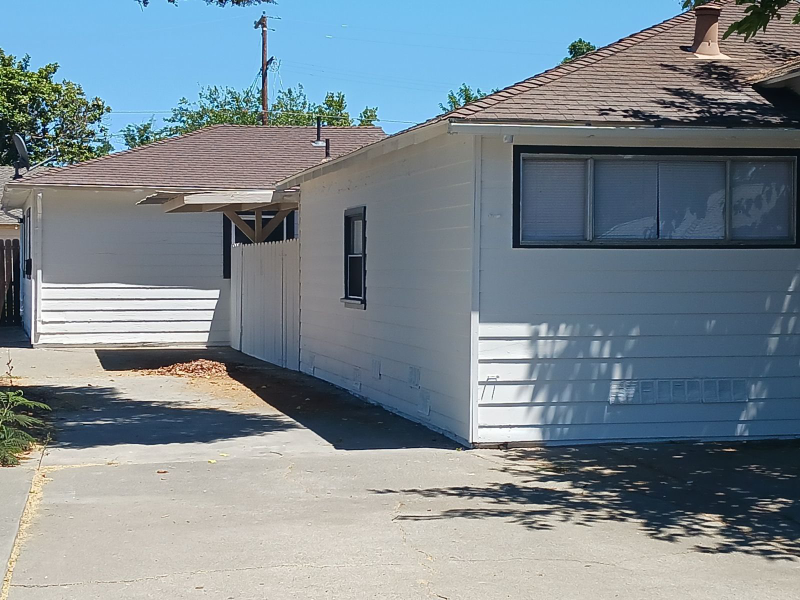 2038 Beach St - Photo 2 of 13