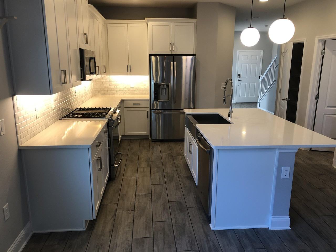 699 E Plant St #1 - Photo 3 of 28