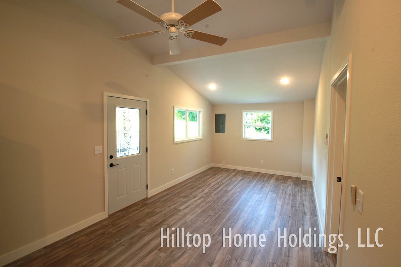 70 Hilltop Rd #70 - Photo 4 of 8