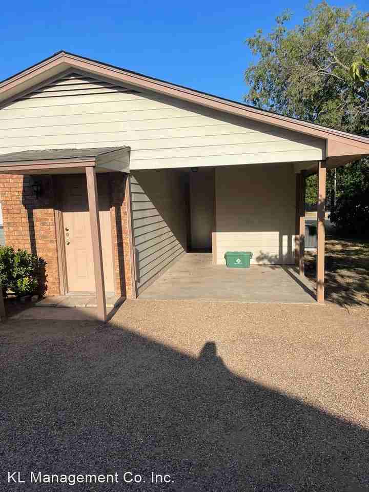 1519 N 9TH ST - Photo 3 of 20