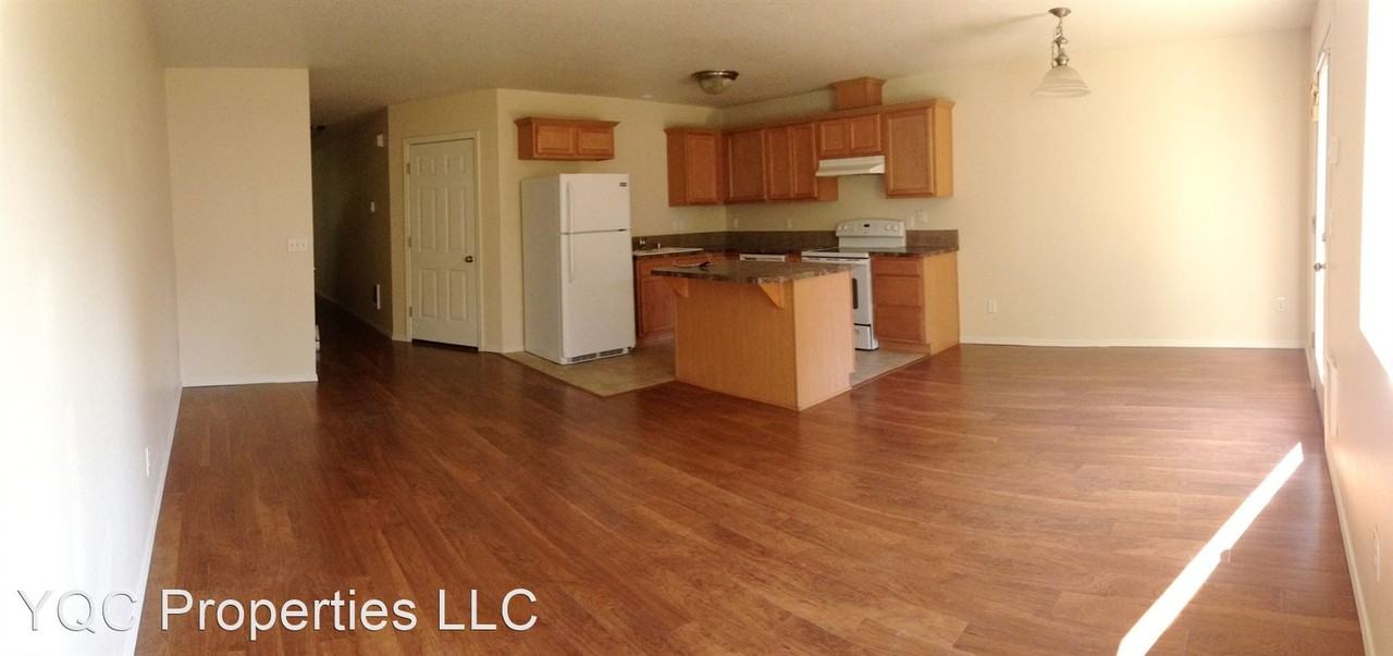 2117 & 2119 E 26th St Apartments in Bagley Downs, Vancouver, WA 98661